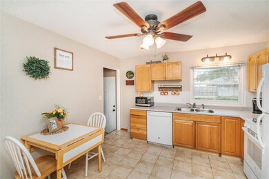 1216 Saint Andrews Ave, Waterloo, IA 50701 - photo 6