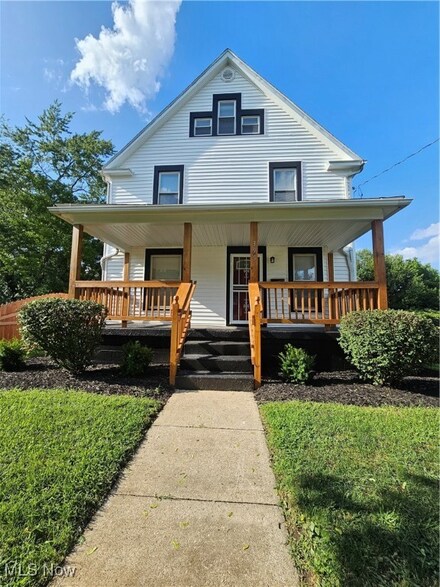 395 Howe St, Akron, OH 44307