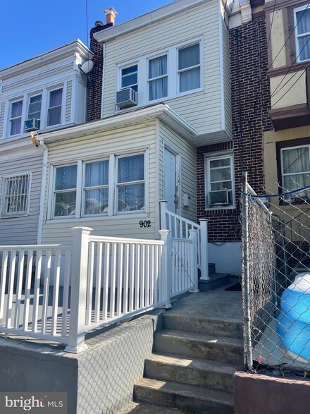 902 N 19th St, Camden, NJ 08105
