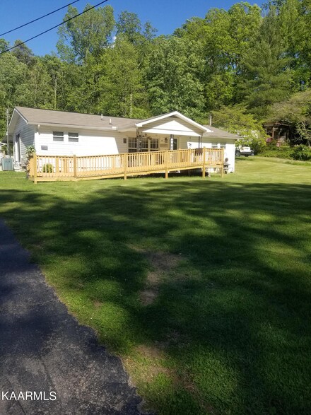 524 First Norway Ln, Oliver Springs, TN 37840