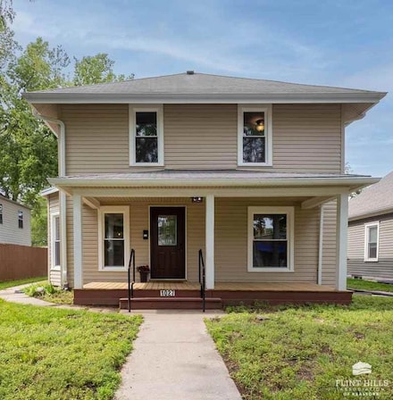 1027 Colorado St, Manhattan, KS 66502