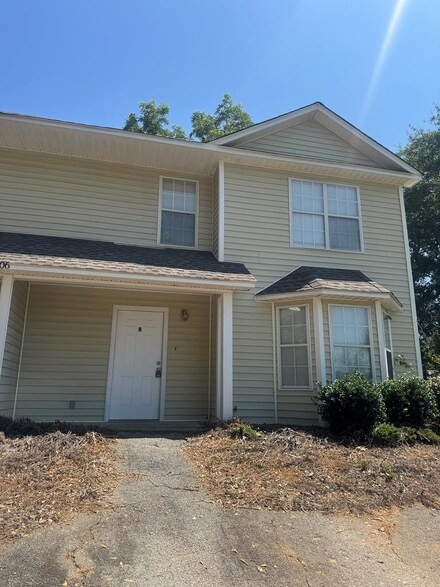 106 Hillside Ct, Dublin, GA 31021