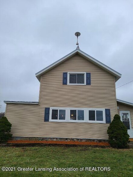 11943 Mulliken Rd, Mulliken, MI 48861