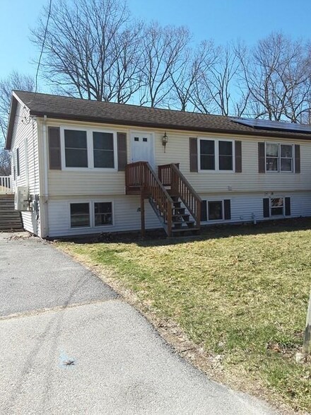 17 Dixfield St, Worcester, MA 01606