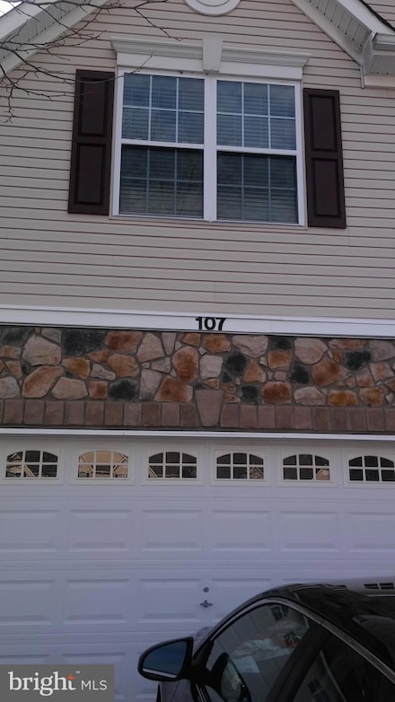 107 Newman Ct, Pennington, NJ 08534