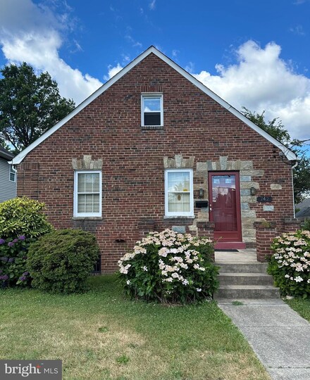 742 N George Mason Dr, Arlington, VA 22203