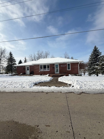 205 S Hayes St, Mount Ayr, IA 50854