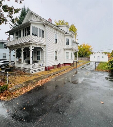 48 Taylor St, Holyoke, MA 01040