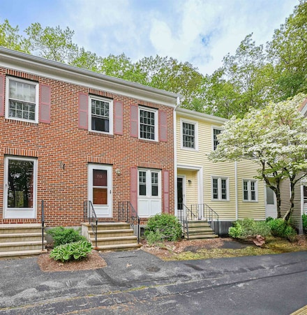 715 Fox Hollow Way, Manchester, NH 03104