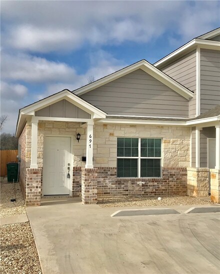 697 Park St, Mc Gregor, TX 76657