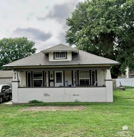 815 9th St, Clay Center, KS 67432