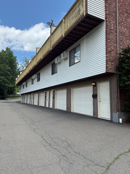 531 Meriden Rd Unit 2, Waterbury, CT 06705
