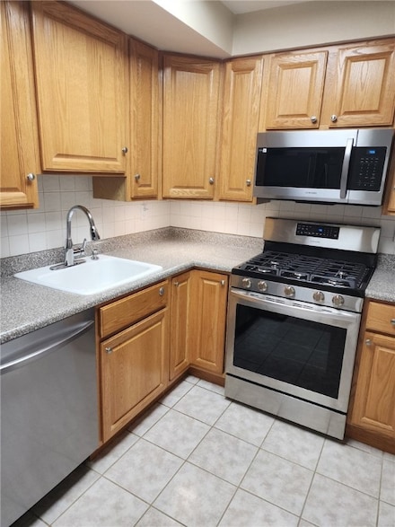 132 Hoffman Ave Unit 110, Cranston, RI 02920