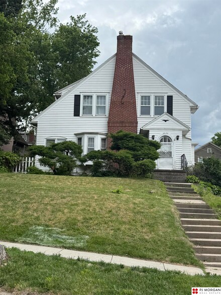 5639 Emile St, Omaha, NE 68106