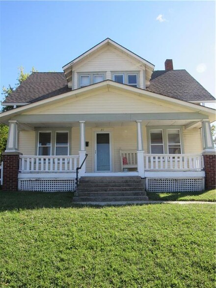 311 S Walnut St, Cameron, MO 64429