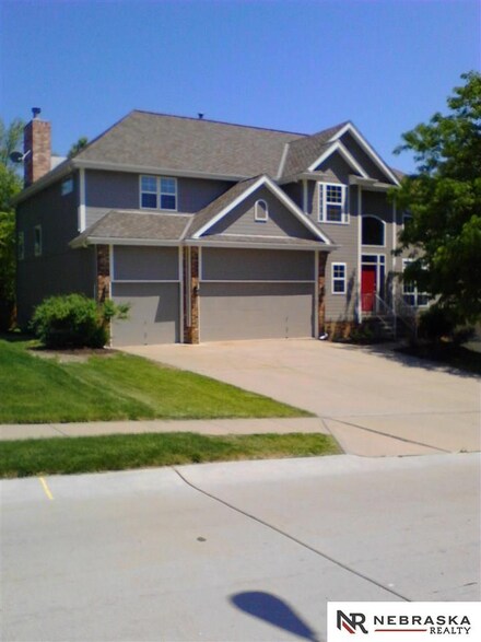 17106 T St, Omaha, NE 68135