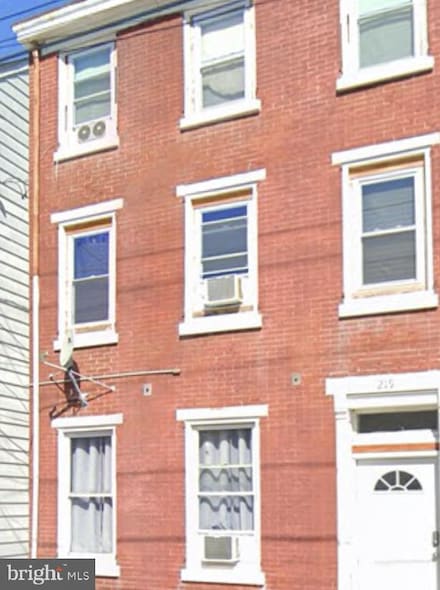 219 E Broad St, Burlington, NJ 08016