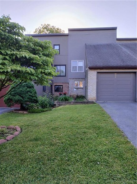 331 Parkside Dr, Macungie, PA 18062