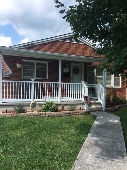 318 E Phillip St, Covington, VA 24426