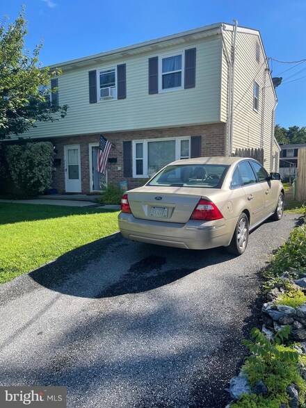 3321 Raymond St, Reading, PA 19605
