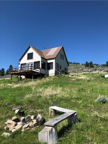 2879 Soft Rock Rd, Corvallis, MT 59828
