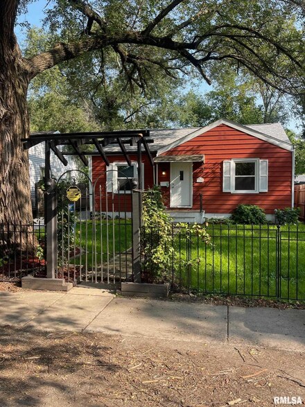 1205 E South St, Springfield, IL 62703