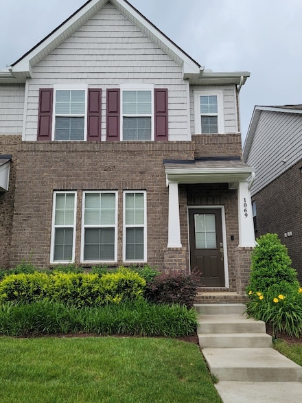 1069 Henley Ln, Gallatin, TN 37066