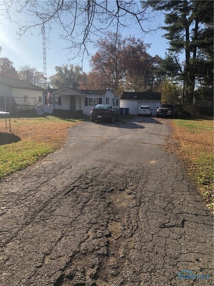 7043 Washington Dr, Holland, OH 43528