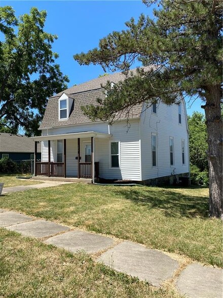125 N Randolph St, Pleasant Hill, MO 64080