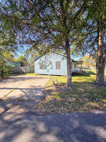 401 W Dewey Ave, Orange, TX 77630