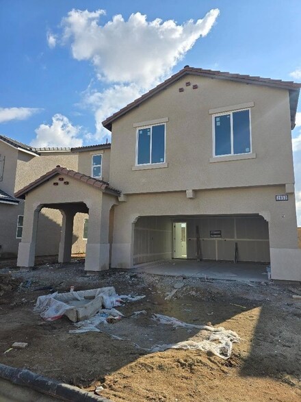 2853 E Escarpa Dr, Fresno, CA 93730