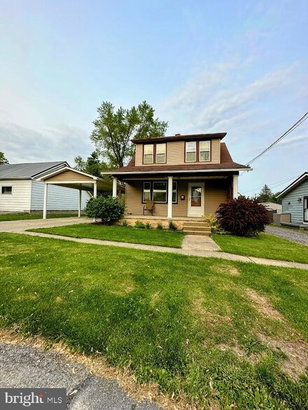 211 Poplar Ave, Clearfield, PA 16830