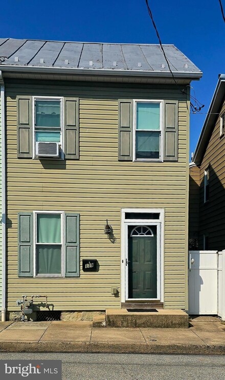 139 E Penn St, Carlisle, PA 17013