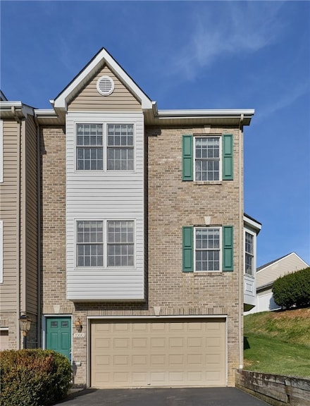 2000 Ashburn Ct, Jeannette, PA 15644