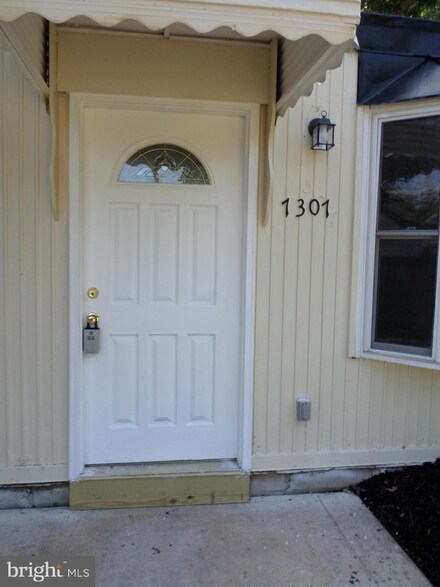 7307 Pine Dr, Annandale, VA 22003