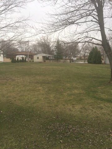 44 W Hislop Dr, Cissna Park, IL 60924