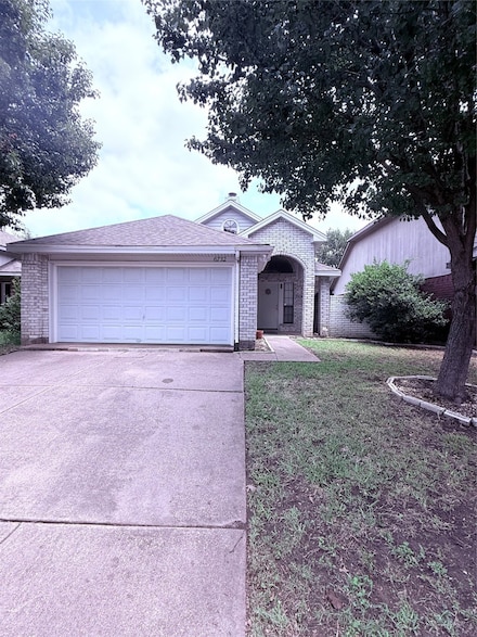 6732 Driffield Cir E, North Richland Hills, TX 76182