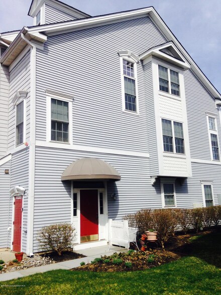 50 Golden Eye Ln, Port Monmouth, NJ 07758