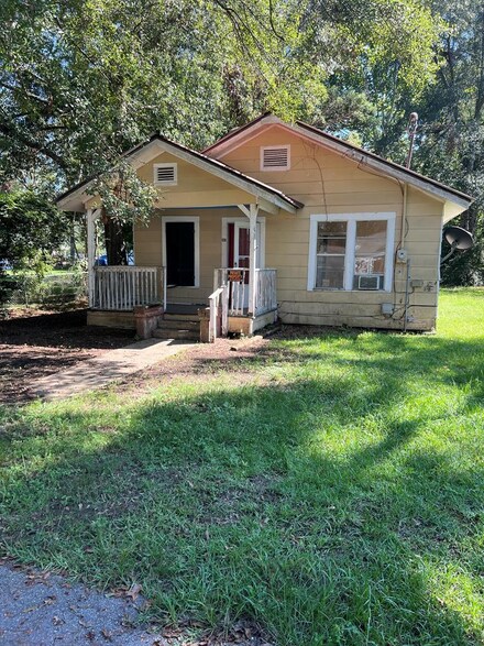 608 Carter St, Picayune, MS 39466