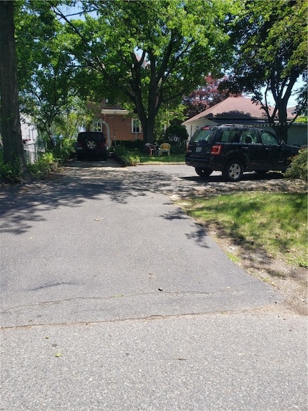 63 Lakeside St, Providence, RI 02904