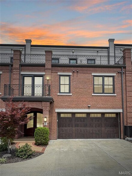 4 Market St, Washington, MO 63090