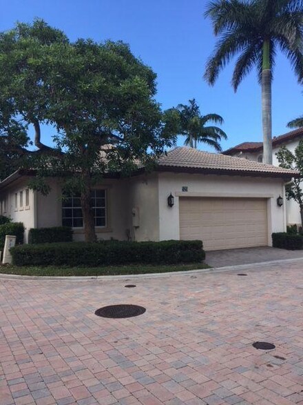 529 Tomahawk Ct, Palm Beach Gardens, FL 33410