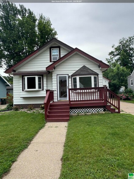 3126 Summit St, Sioux City, IA 51104