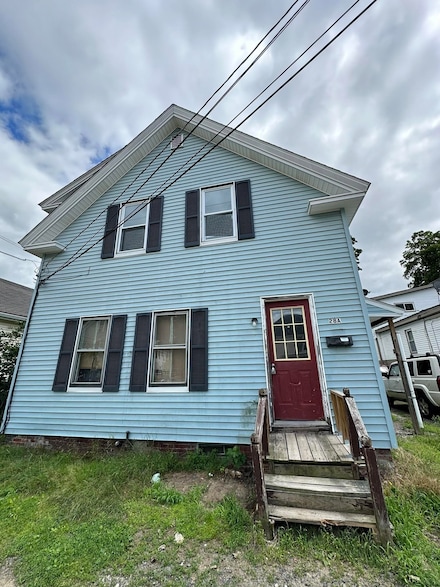 28 Chestnut St Unit Upstairs, Rochester, NH 03867