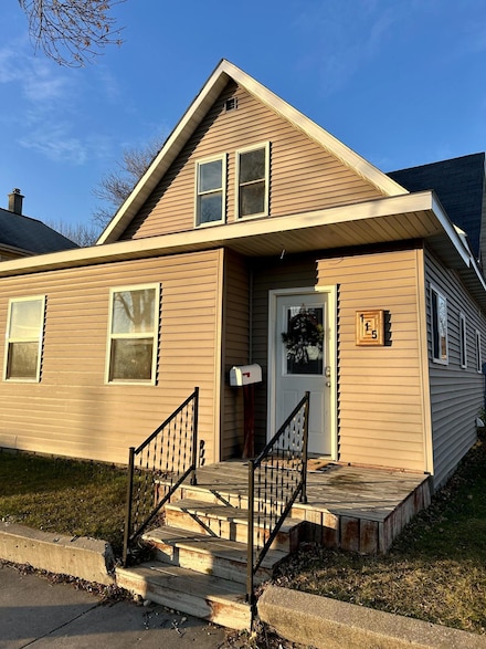 115 4th St W, Thief River Falls, MN 56701