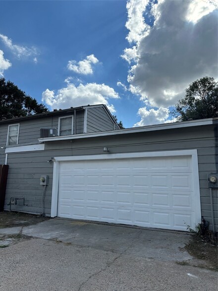 12439 W Village Dr Unit B, Houston, TX 77039