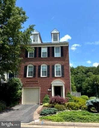 2089 Gillen Ln, Falls Church, VA 22043