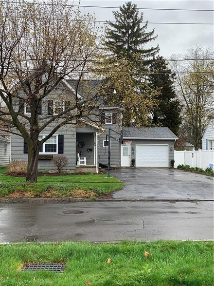 24 Porter St, Seneca Falls, NY 13148