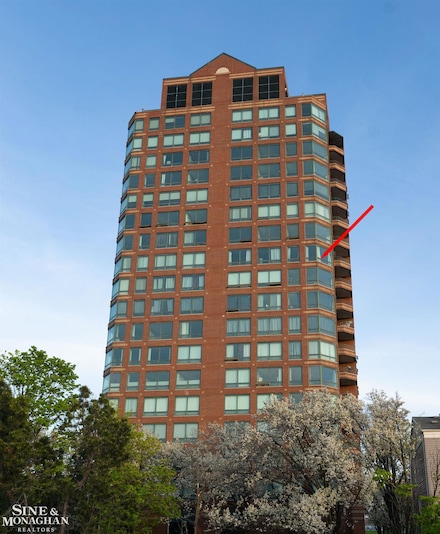 3320 Spinnaker Ln Unit 11D, Detroit, MI 48207