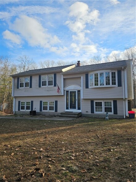 296 Hope Furnace Rd, Coventry, RI 02831